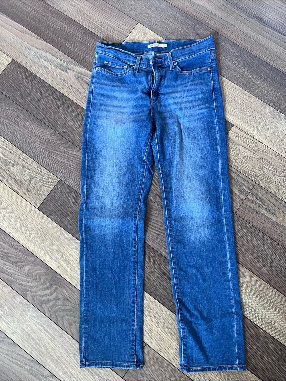 Levi's Women's Straight Leg Jeans - Medium Blue Wash
